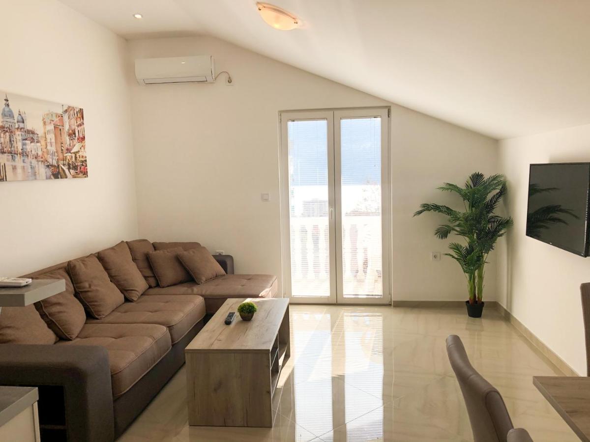Viktor Apartment Херцег Нови Екстериор снимка