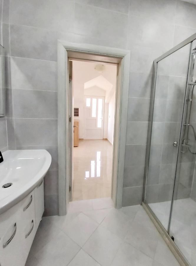 Viktor Apartment Херцег Нови Екстериор снимка